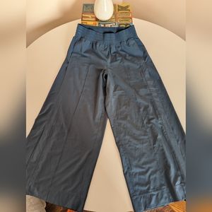 Lululemon Women's Cropped Culotte Size 6